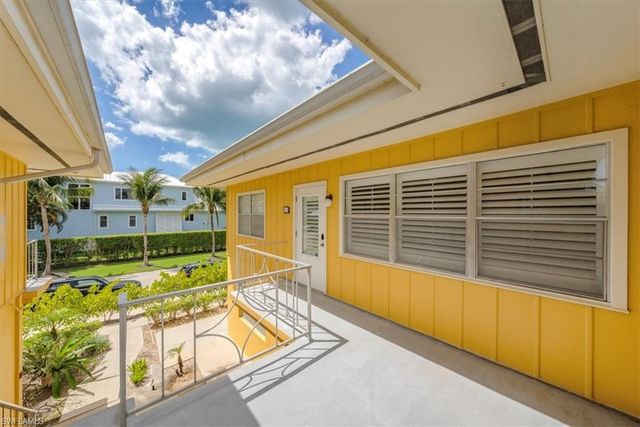 209 8th AVE S 209B, Naples, FL 34102