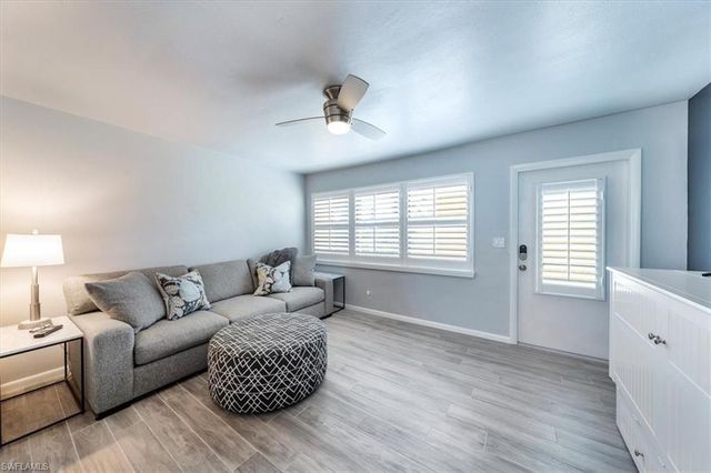 209 8th AVE S 209B, Naples, FL 34102