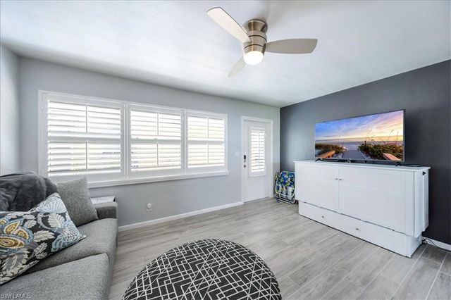209 8th AVE S 209B, Naples, FL 34102