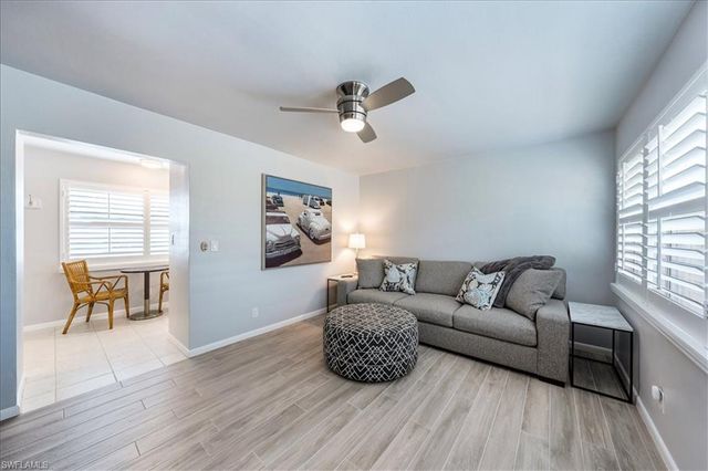 209 8th AVE S 209B, Naples, FL 34102