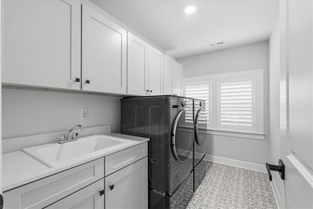 319 Crest Ln, Adams Twp, PA 16046