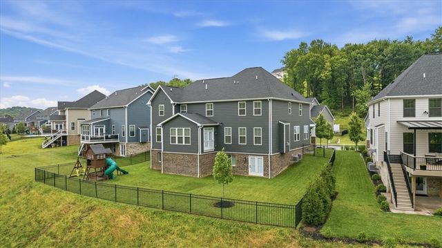 319 Crest Ln, Adams Twp, PA 16046