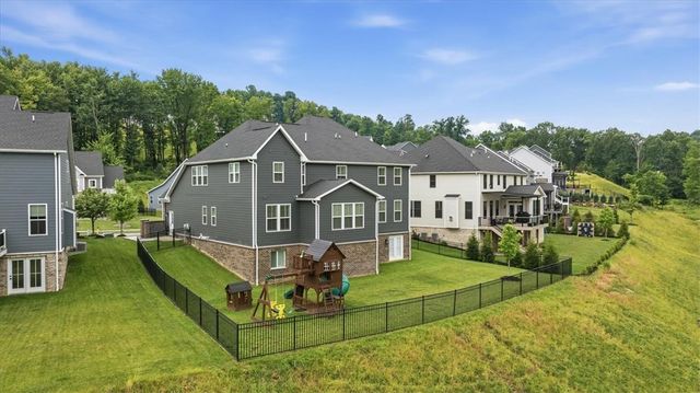 319 Crest Ln, Adams Twp, PA 16046