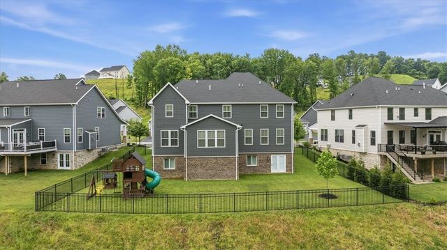 319 Crest Ln, Adams Twp, PA 16046