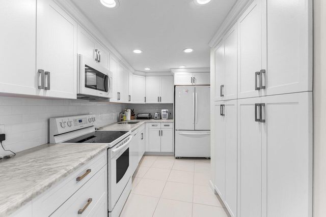 2774 S Ocean Boulevard 409, Palm Beach, FL 33480