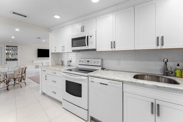 2774 S Ocean Boulevard 409, Palm Beach, FL 33480