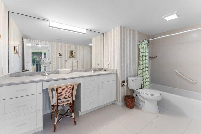 2774 S Ocean Boulevard 409, Palm Beach, FL 33480