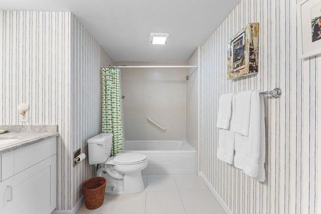 2774 S Ocean Boulevard 409, Palm Beach, FL 33480