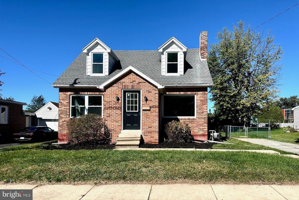 103 E CANAL ST, Dover, PA 17315