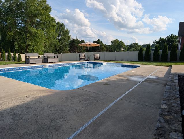 2010 Brunswick Dr, Lebanon, TN 37087