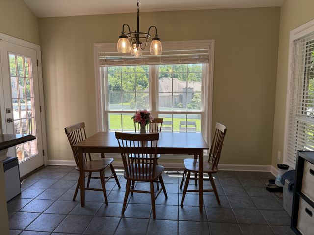 2010 Brunswick Dr, Lebanon, TN 37087