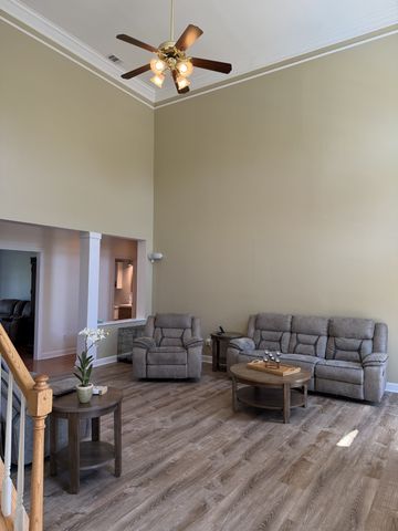 2010 Brunswick Dr, Lebanon, TN 37087