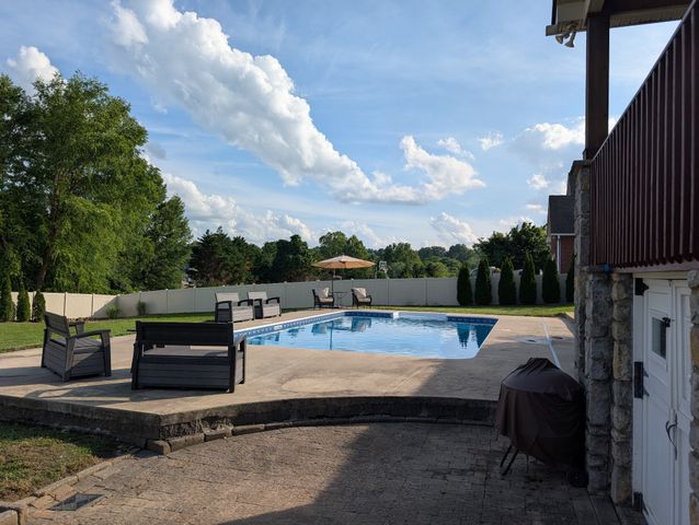 2010 Brunswick Dr, Lebanon, TN 37087