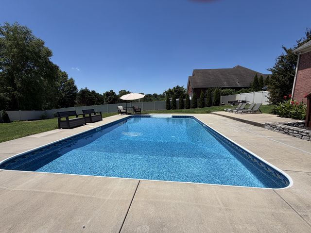 2010 Brunswick Dr, Lebanon, TN 37087