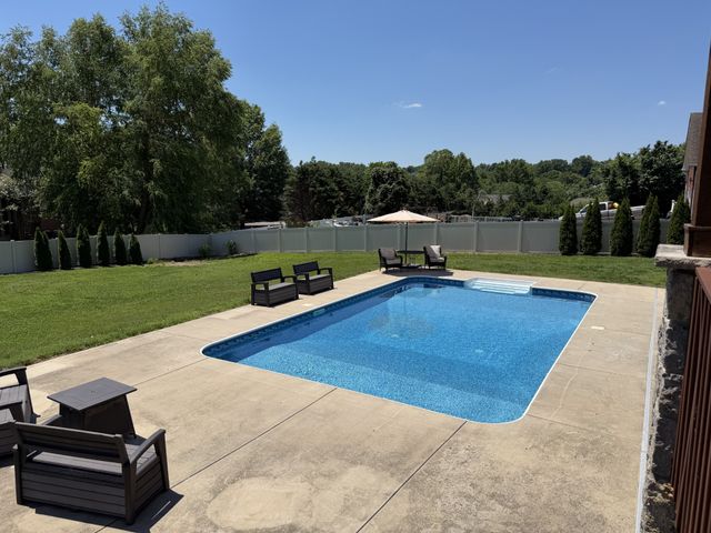 2010 Brunswick Dr, Lebanon, TN 37087