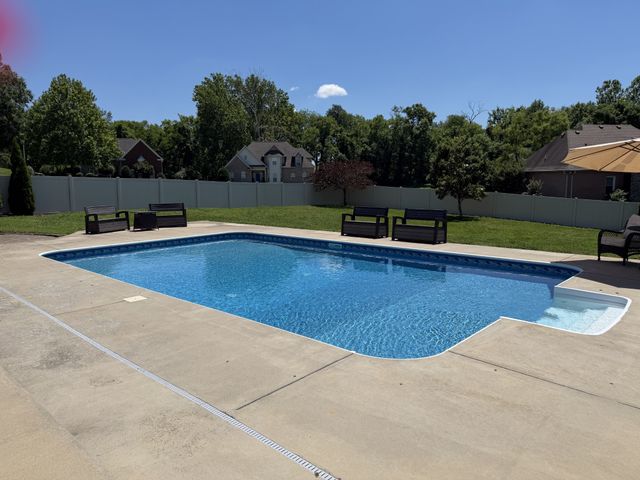 2010 Brunswick Dr, Lebanon, TN 37087