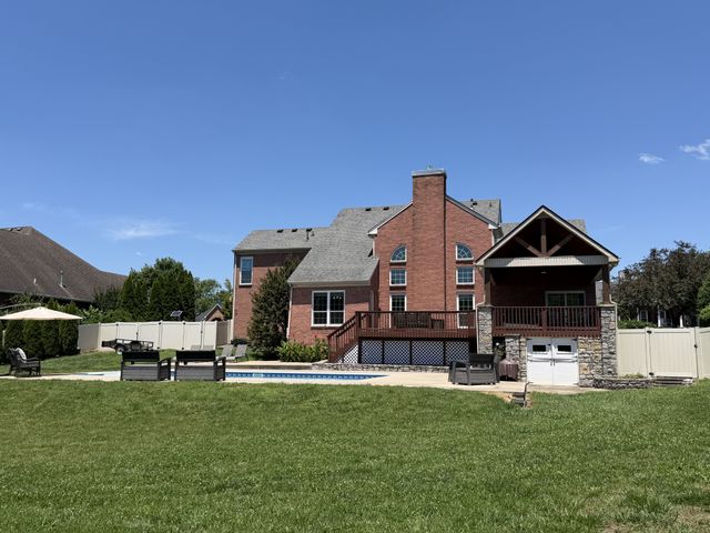 2010 Brunswick Dr, Lebanon, TN 37087