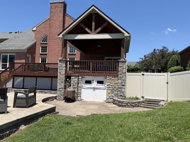 2010 Brunswick Dr, Lebanon, TN 37087