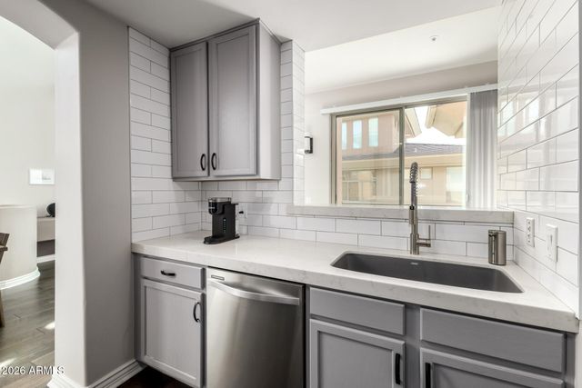 14450 N THOMPSON PEAK Parkway 215, Scottsdale, AZ 85260