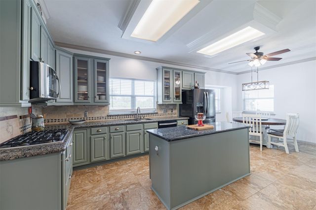 1520 Lakefield Drive, Sealy, TX 77474