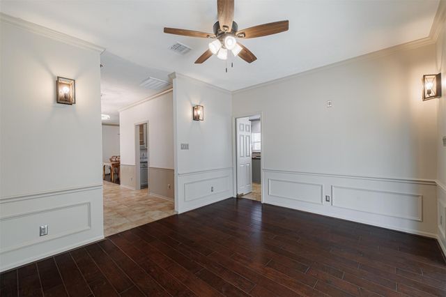 1520 Lakefield Drive, Sealy, TX 77474