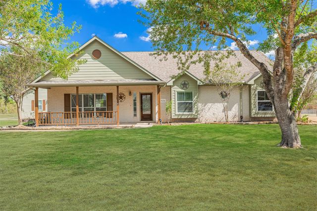 1520 Lakefield Drive, Sealy, TX 77474