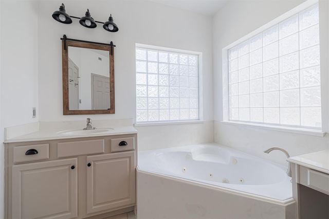 1520 Lakefield Drive, Sealy, TX 77474