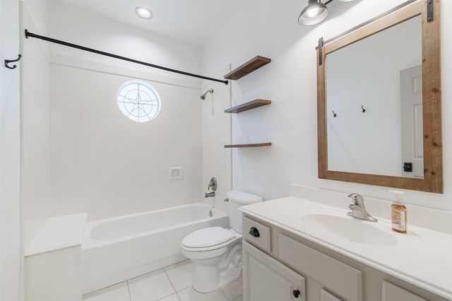 1520 Lakefield Drive, Sealy, TX 77474