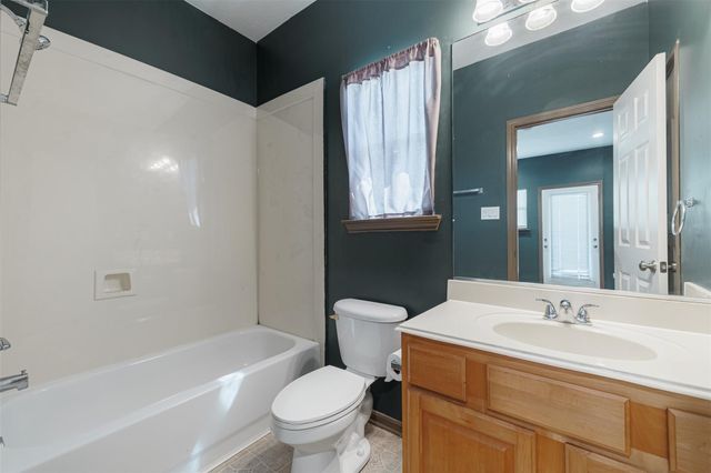 1520 Lakefield Drive, Sealy, TX 77474