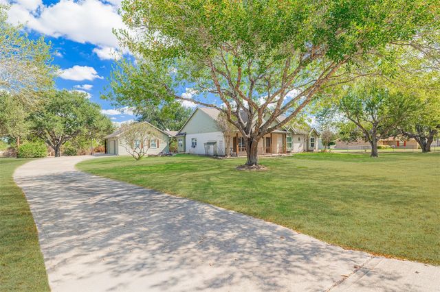 1520 Lakefield Drive, Sealy, TX 77474