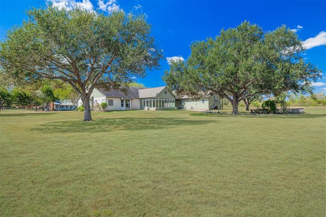 1520 Lakefield Drive, Sealy, TX 77474