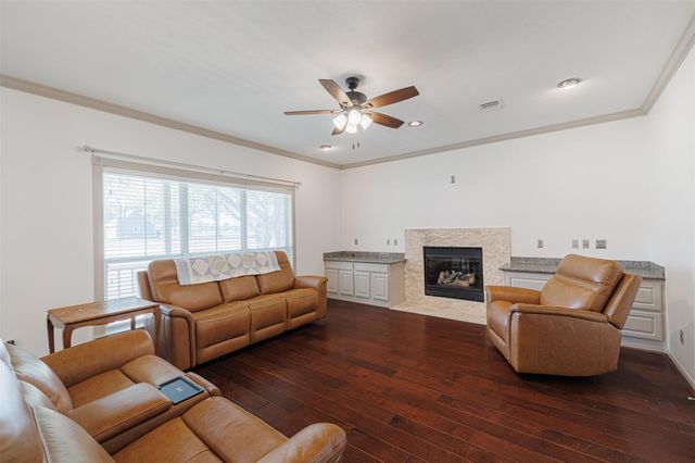 1520 Lakefield Drive, Sealy, TX 77474