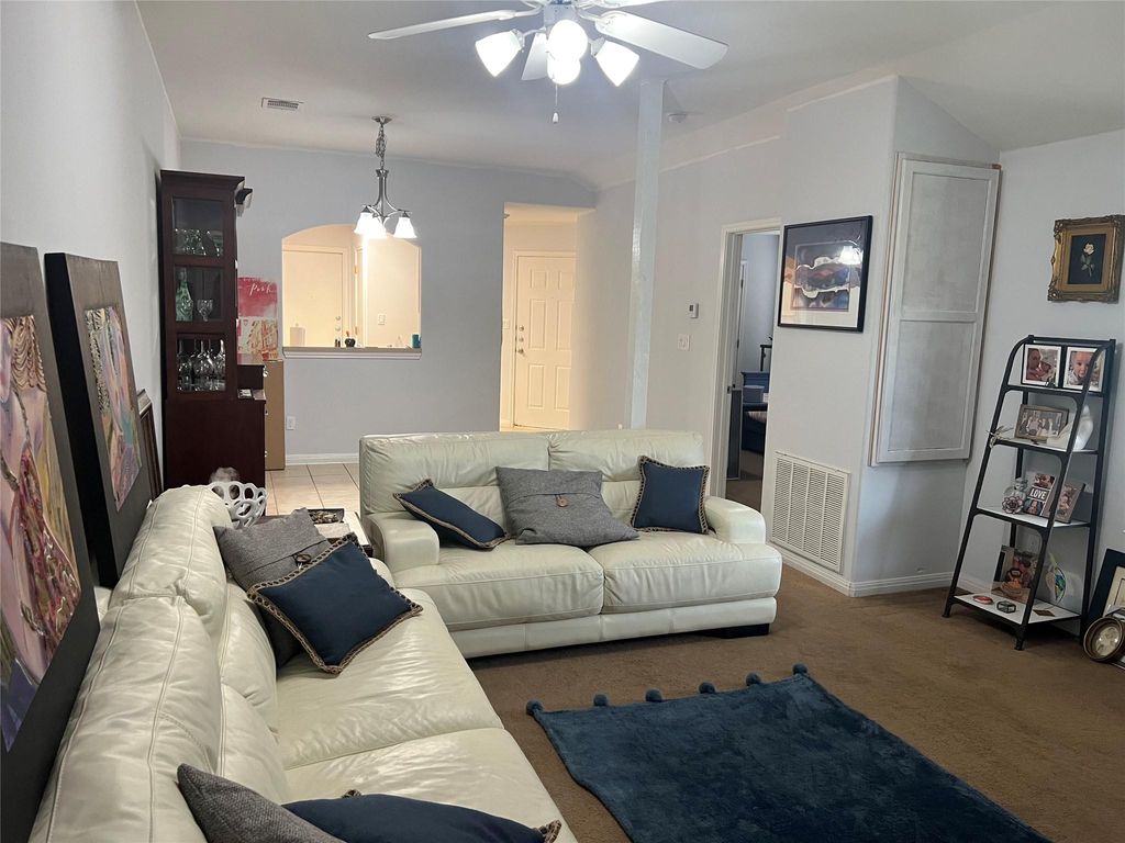 106 Marvin CV, Hutto, TX 78634