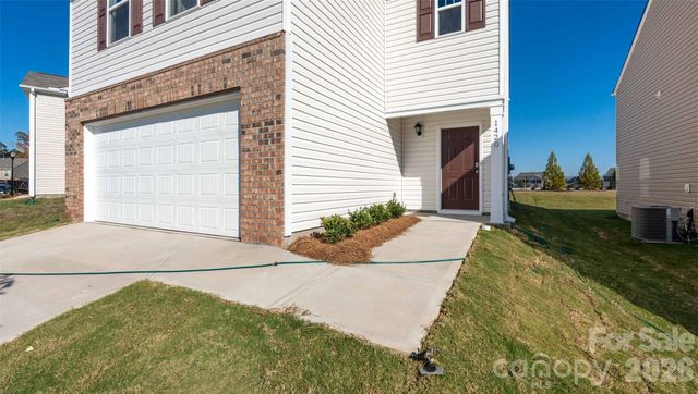 42 Caroline Valley Lane, Hendersonville, NC 28792