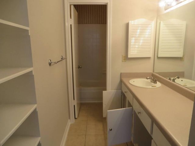 3700 W Clay Street 244, Houston, TX 77019