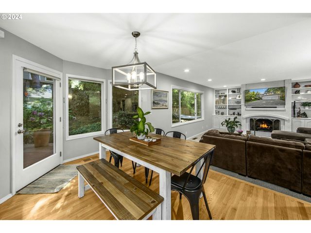 6044 Sw KNIGHTSBRIDGE Dr, Portland, OR 97219