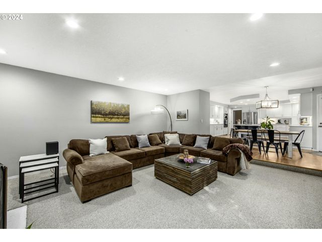 6044 Sw KNIGHTSBRIDGE Dr, Portland, OR 97219