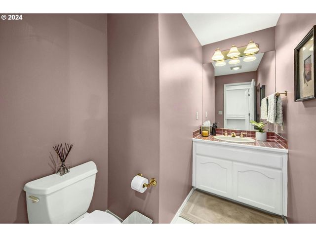 6044 Sw KNIGHTSBRIDGE Dr, Portland, OR 97219
