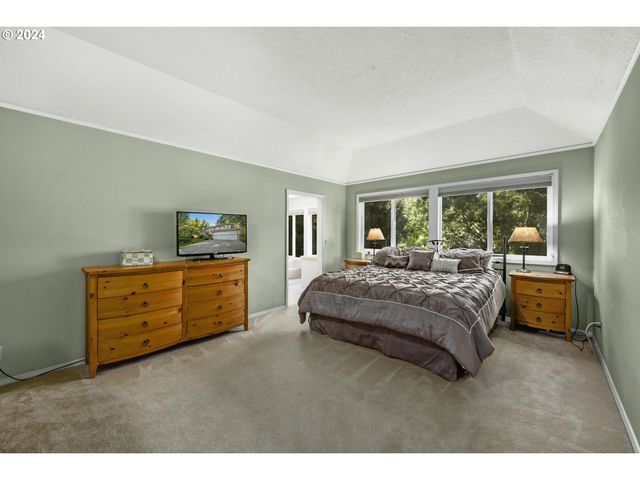 6044 Sw KNIGHTSBRIDGE Dr, Portland, OR 97219