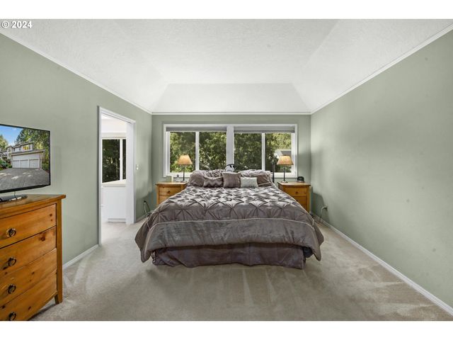 6044 Sw KNIGHTSBRIDGE Dr, Portland, OR 97219