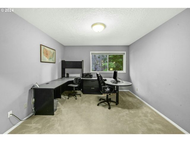 6044 Sw KNIGHTSBRIDGE Dr, Portland, OR 97219