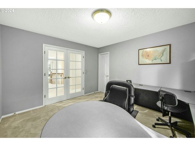 6044 Sw KNIGHTSBRIDGE Dr, Portland, OR 97219