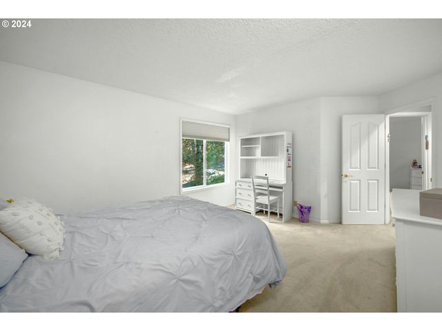 6044 Sw KNIGHTSBRIDGE Dr, Portland, OR 97219