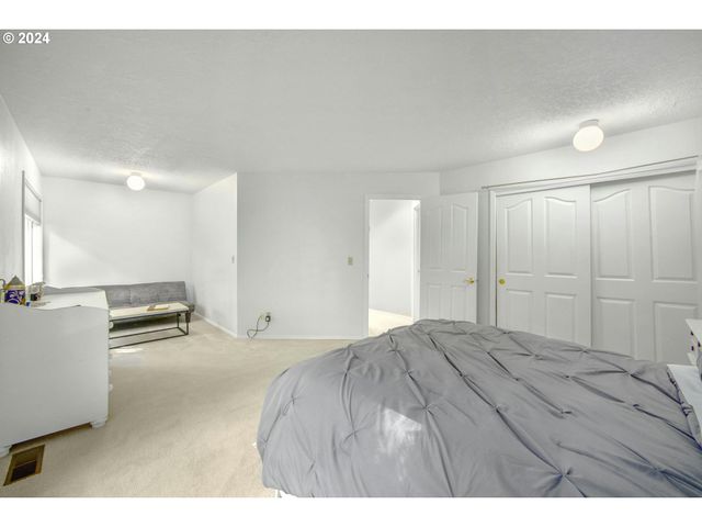 6044 Sw KNIGHTSBRIDGE Dr, Portland, OR 97219