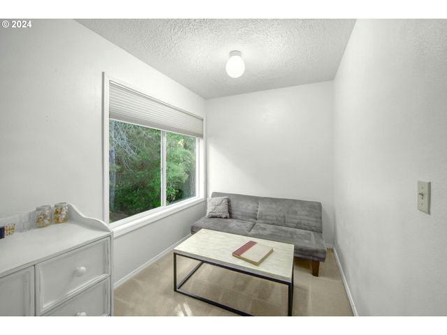6044 Sw KNIGHTSBRIDGE Dr, Portland, OR 97219