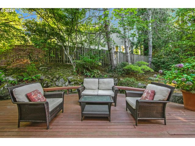 6044 Sw KNIGHTSBRIDGE Dr, Portland, OR 97219