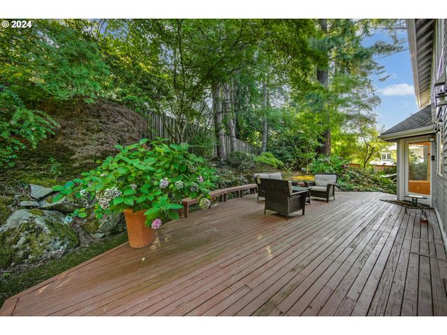 6044 Sw KNIGHTSBRIDGE Dr, Portland, OR 97219