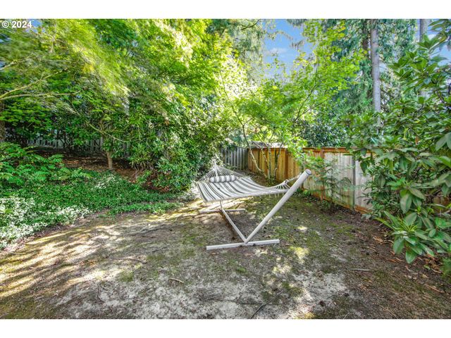 6044 Sw KNIGHTSBRIDGE Dr, Portland, OR 97219