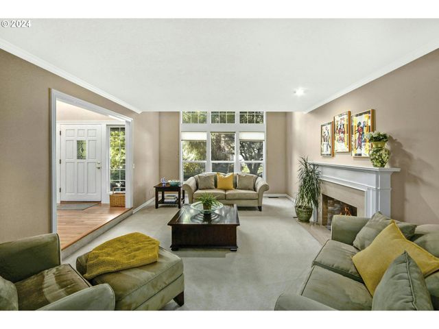 6044 Sw KNIGHTSBRIDGE Dr, Portland, OR 97219