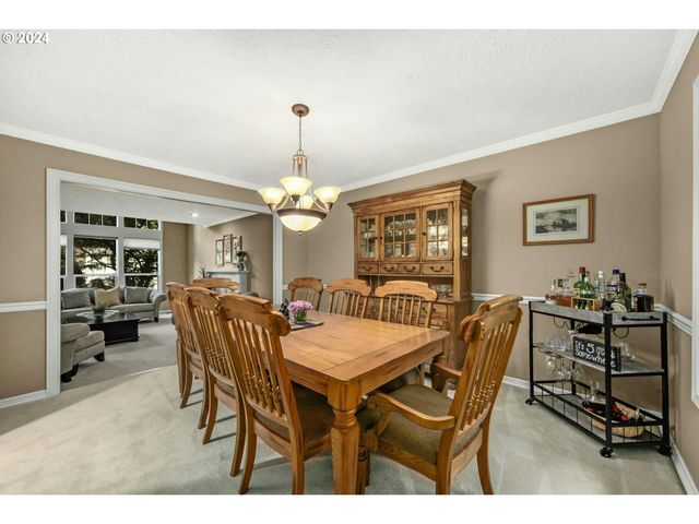 6044 Sw KNIGHTSBRIDGE Dr, Portland, OR 97219